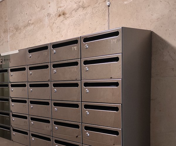 Mueble envolvente eco interior para buzones