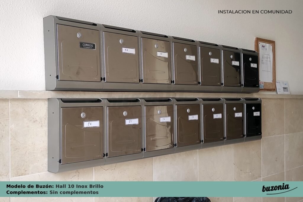 Instalación en Comunidad del buzón hall 10 inox brillo por Buzonia