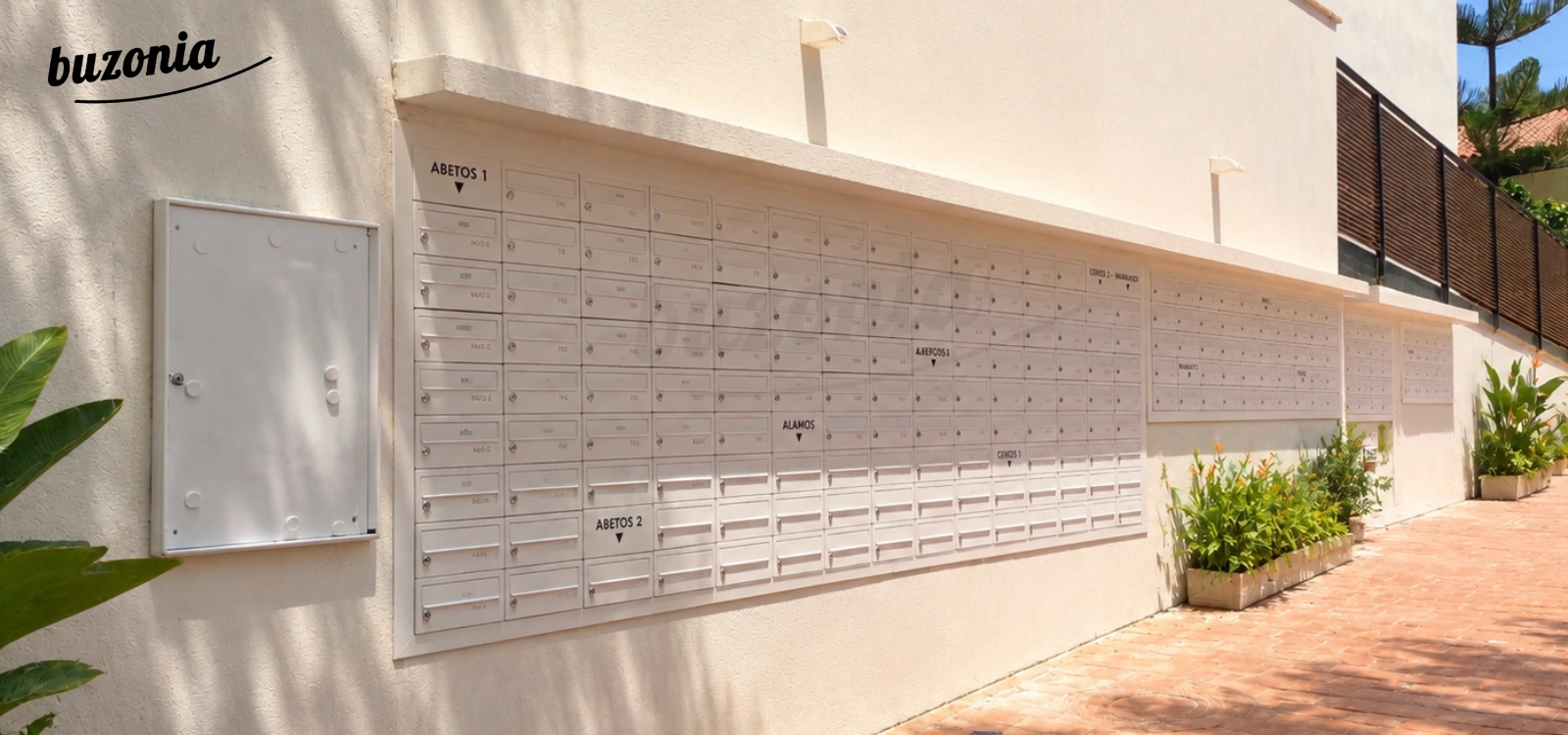 Instalación de buzones de exterior para comunidades de vecinos realizada por Buzonia